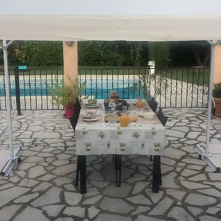 Au Mimosa - D'hote Le Laurier לינה וארוחת בוקר 3*