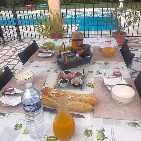 Au Mimosa - D'hote Le Laurier לינה וארוחת בוקר 3*